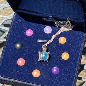 Del Sol Sterling Silver Color Changing Pearl Island Turtle Pendant - 16 to 18in